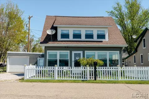 1398 Lakeshore, Brooklyn, MI 49230