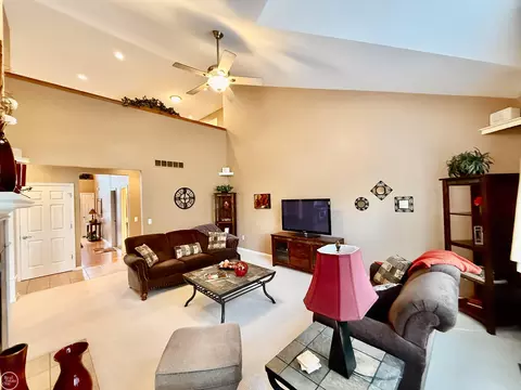 Living - 54959 Danielle, New Baltimore, MI 48047 photo 5 of 7