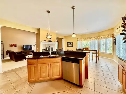 Kitchen - 54959 Danielle, New Baltimore, MI 48047 photo 6 of 10