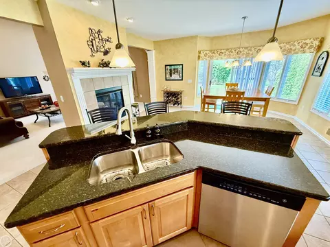Kitchen - 54959 Danielle, New Baltimore, MI 48047 photo 7 of 10