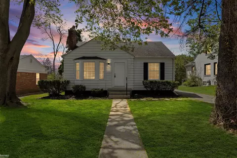 210 Preston, Waterford, MI 48328