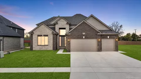 18764 Via Firenze, Macomb, MI 48044