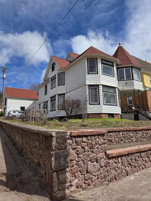 202 E Harris #2, Hancock, MI 49930