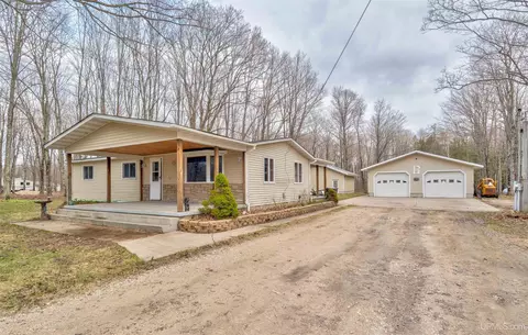 1683 W Quarry, Gulliver, MI 49840