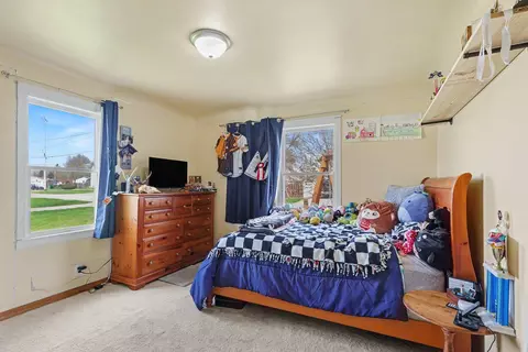 Bedroom - 119 Chippewa, Kawkawlin, MI 48631 photo 4 of 6