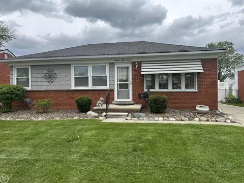 19813 Sherry, Saint Clair Shores, MI 48081