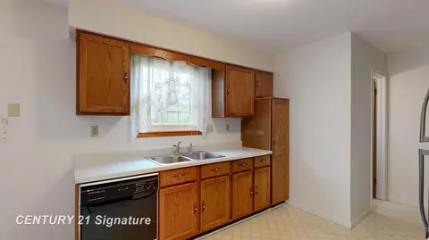 Kitchen - 3385 Ann, Flushing, MI 48433 photo 2 of 3