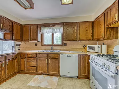 Kitchen - 11952 Grafton, Carleton, MI 48117 photo 3 of 5