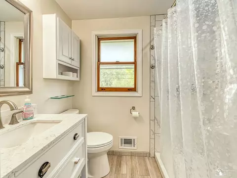 Bath - 11952 Grafton, Carleton, MI 48117 photo 3 of 4