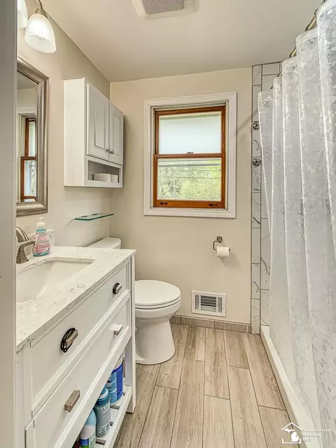 Bath - 11952 Grafton, Carleton, MI 48117 photo 4 of 4