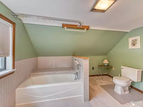 Bath - 11952 Grafton, Carleton, MI 48117 photo 2 of 4