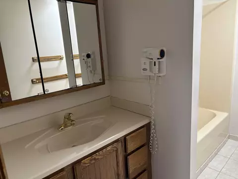 Bath - 1388 Flushing, Flushing, MI 48433 photo 1 of 1