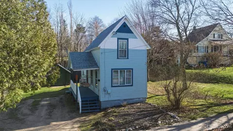 429 W W Cres, Marquette, MI 49855