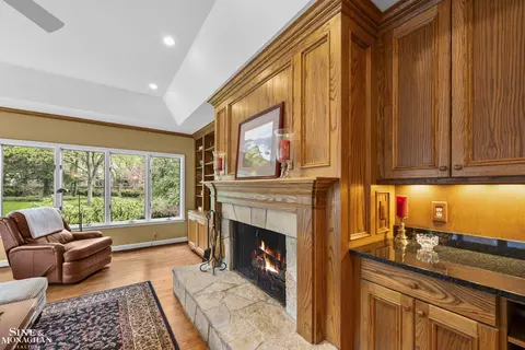 96 Moran, Grosse Pointe Farms, MI 48236 photo 17