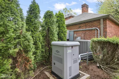 96 Moran, Grosse Pointe Farms, MI 48236 photo 36