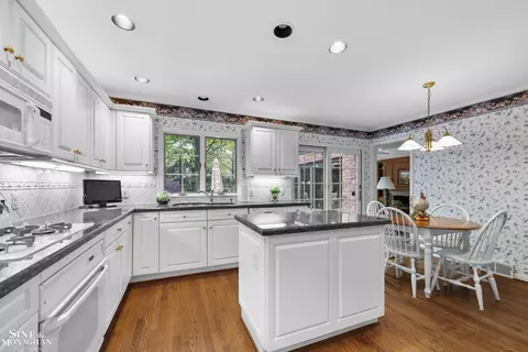 96 Moran, Grosse Pointe Farms, MI 48236 photo 21