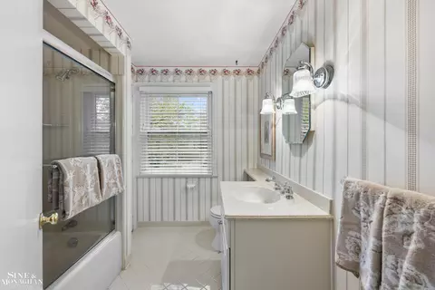 96 Moran, Grosse Pointe Farms, MI 48236 photo 31