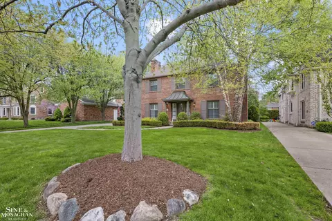 96 Moran, Grosse Pointe Farms, MI 48236 photo 3