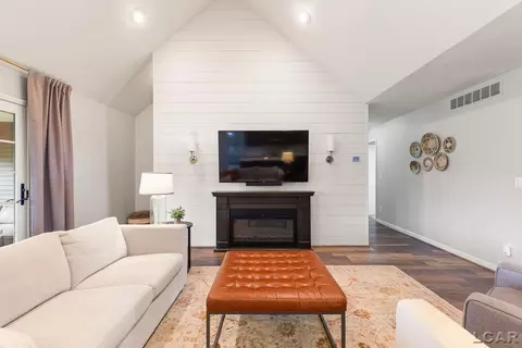 Living - 1494 E Gorman, Adrian, MI 49221 photo 5 of 5