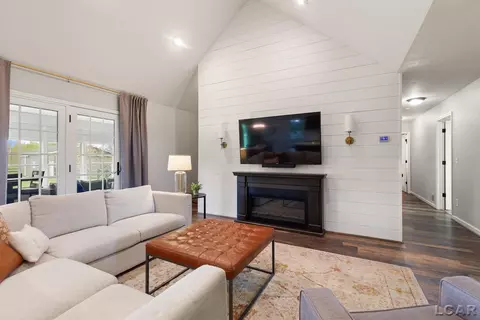 Living - 1494 E Gorman, Adrian, MI 49221 photo 2 of 5