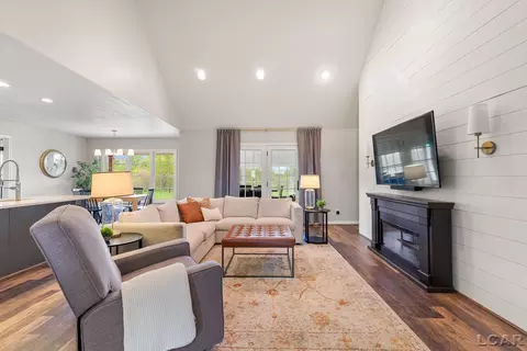Living - 1494 E Gorman, Adrian, MI 49221 photo 4 of 5