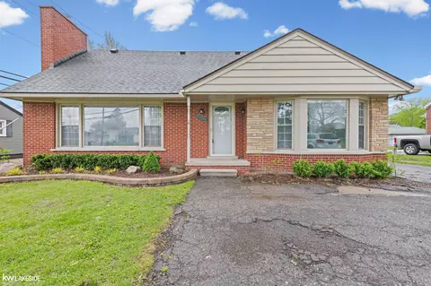 27080 S S Riv, Harrison Township, MI 48045