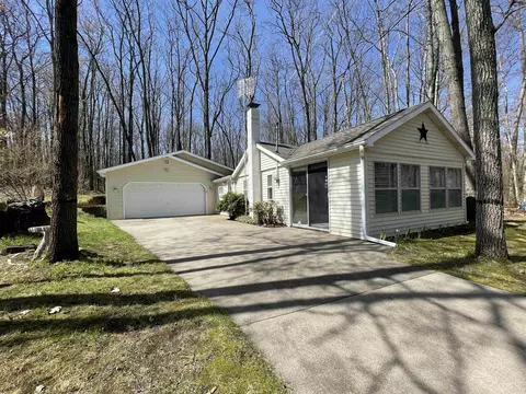 742 Bungo Lk, Harrison, MI 48625