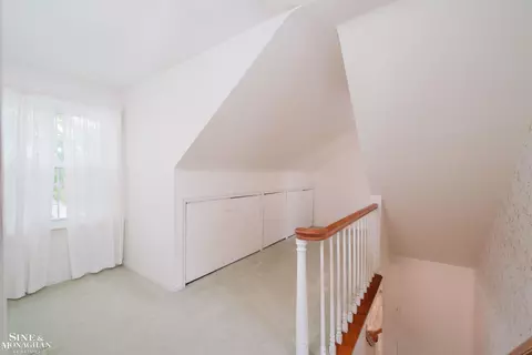 Entry Way - 1726 Hawthorne, Grosse Pointe Woods, MI 48236 photo 4 of 5