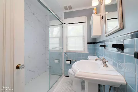 Bath - 1726 Hawthorne, Grosse Pointe Woods, MI 48236 photo 1 of 2