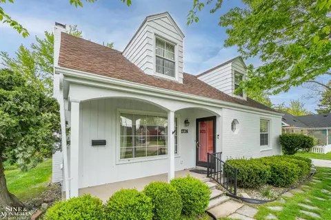 Exterior - 1726 Hawthorne, Grosse Pointe Woods, MI 48236 photo 2 of 11
