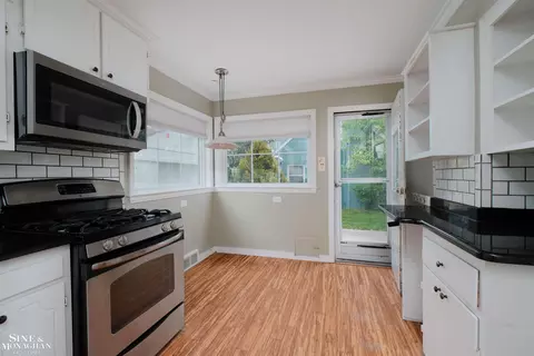 Kitchen - 1726 Hawthorne, Grosse Pointe Woods, MI 48236 photo 3 of 4