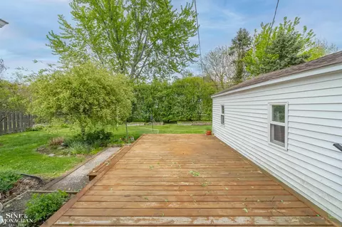 Exterior - 1726 Hawthorne, Grosse Pointe Woods, MI 48236 photo 6 of 11