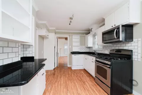 Kitchen - 1726 Hawthorne, Grosse Pointe Woods, MI 48236 photo 2 of 4