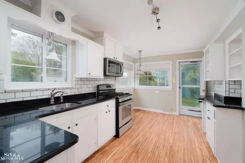 Kitchen - 1726 Hawthorne, Grosse Pointe Woods, MI 48236 photo 4 of 4