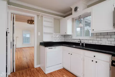 Kitchen - 1726 Hawthorne, Grosse Pointe Woods, MI 48236 photo 1 of 4