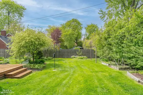 Exterior - 1726 Hawthorne, Grosse Pointe Woods, MI 48236 photo 10 of 11