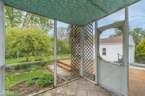 Exterior - 1726 Hawthorne, Grosse Pointe Woods, MI 48236 photo 4 of 11