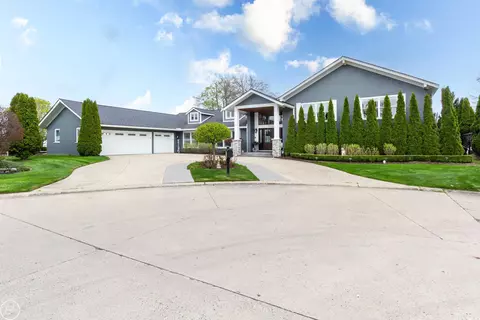 29303 S Seaway, Harrison Township, MI 48045