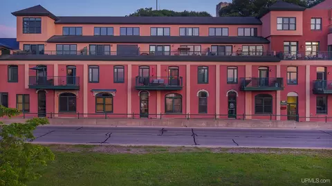 103 N Lakeshore, Marquette, MI 49855