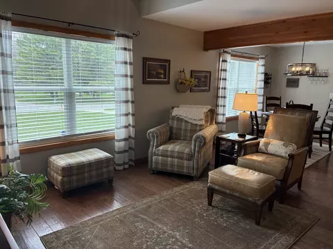 Living - 5019 Kings, Gladwin, MI 48624 photo 2 of 4