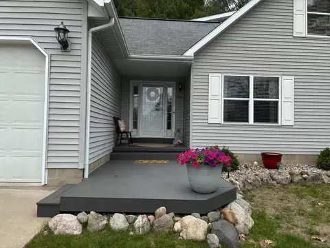 Exterior - 5019 Kings, Gladwin, MI 48624 photo 2 of 7