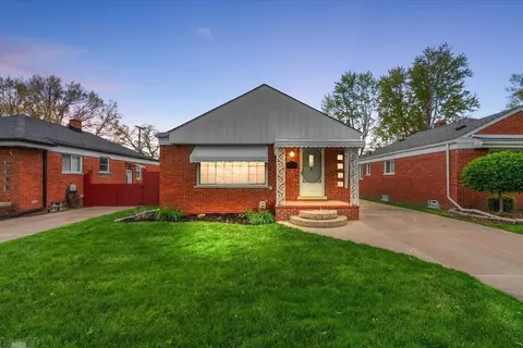 22609 Alger, Saint Clair Shores, MI 48080