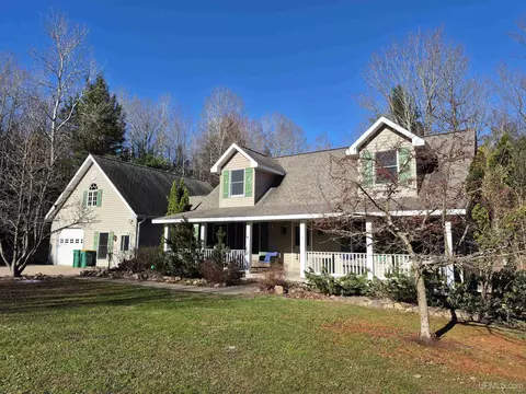 325 Foster Crk, Marquette, MI 49855