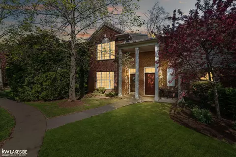 1649 Deepwood, Rochester, MI 48307