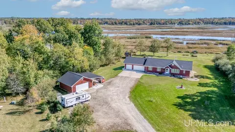 10126 U25, Rapid River, MI 49878