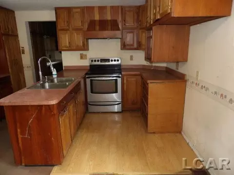 Kitchen - 1138 E Hunt, Adrian, MI 49221 photo 2 of 2