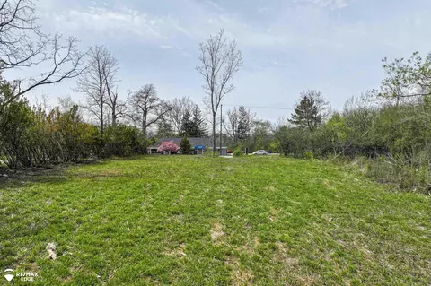 3353 S S Ctr, Burton, MI 48519