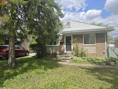 19405 Opal, Clinton Township, MI 48035