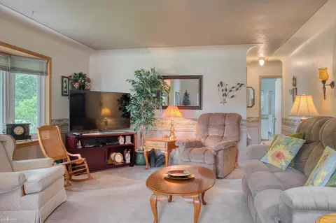 Living - 1205 Willow, Owosso, MI 48867 photo 2 of 3