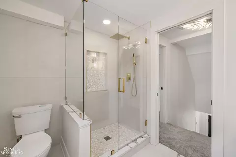 Bath - 773 Hawthorne, Grosse Pointe Woods, MI 48236 photo 13 of 13